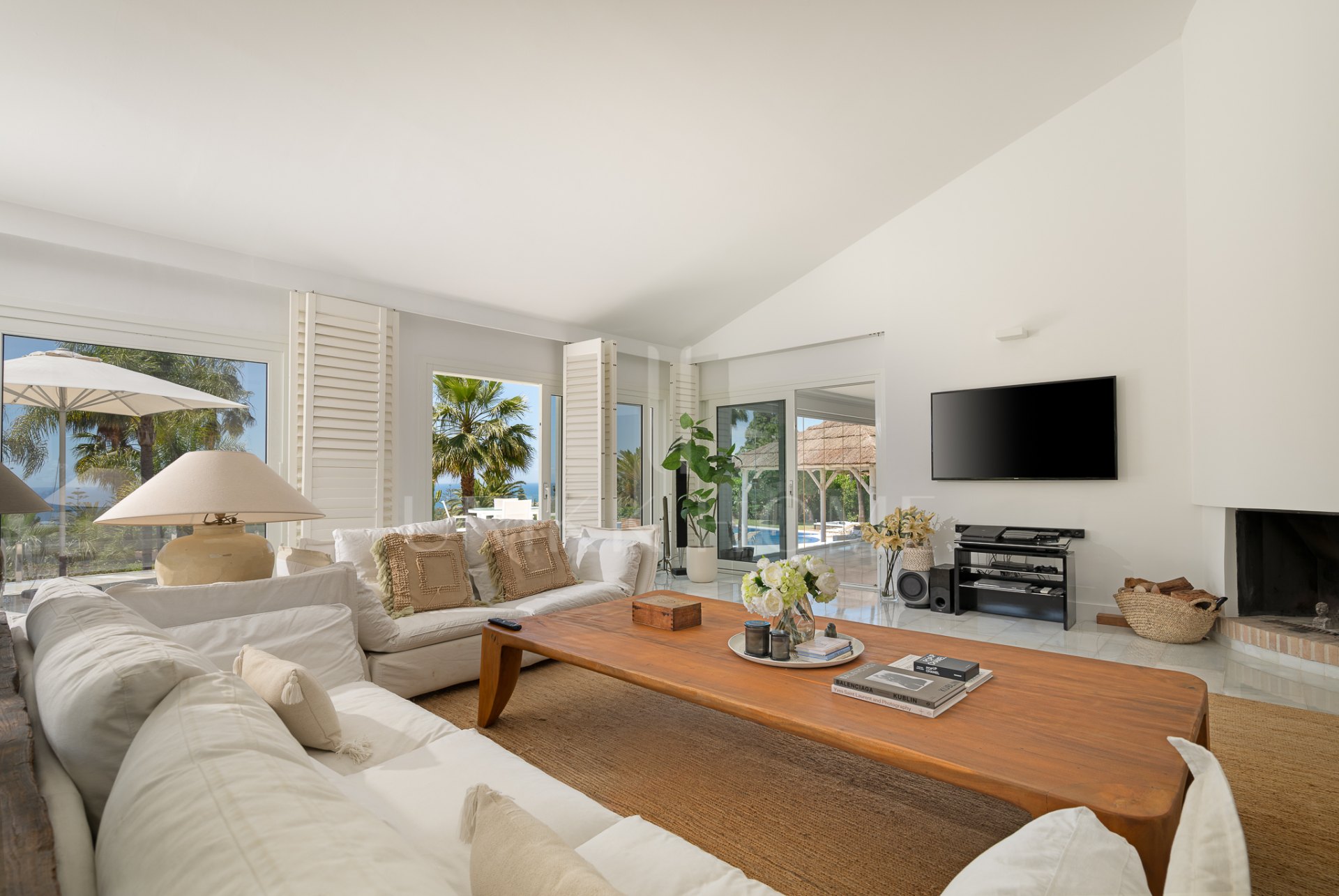 Elegante Villa Mediterránea en la Prestigiosa Hacienda Las Chapas, Marbella, con Licencia Turística en Vigor