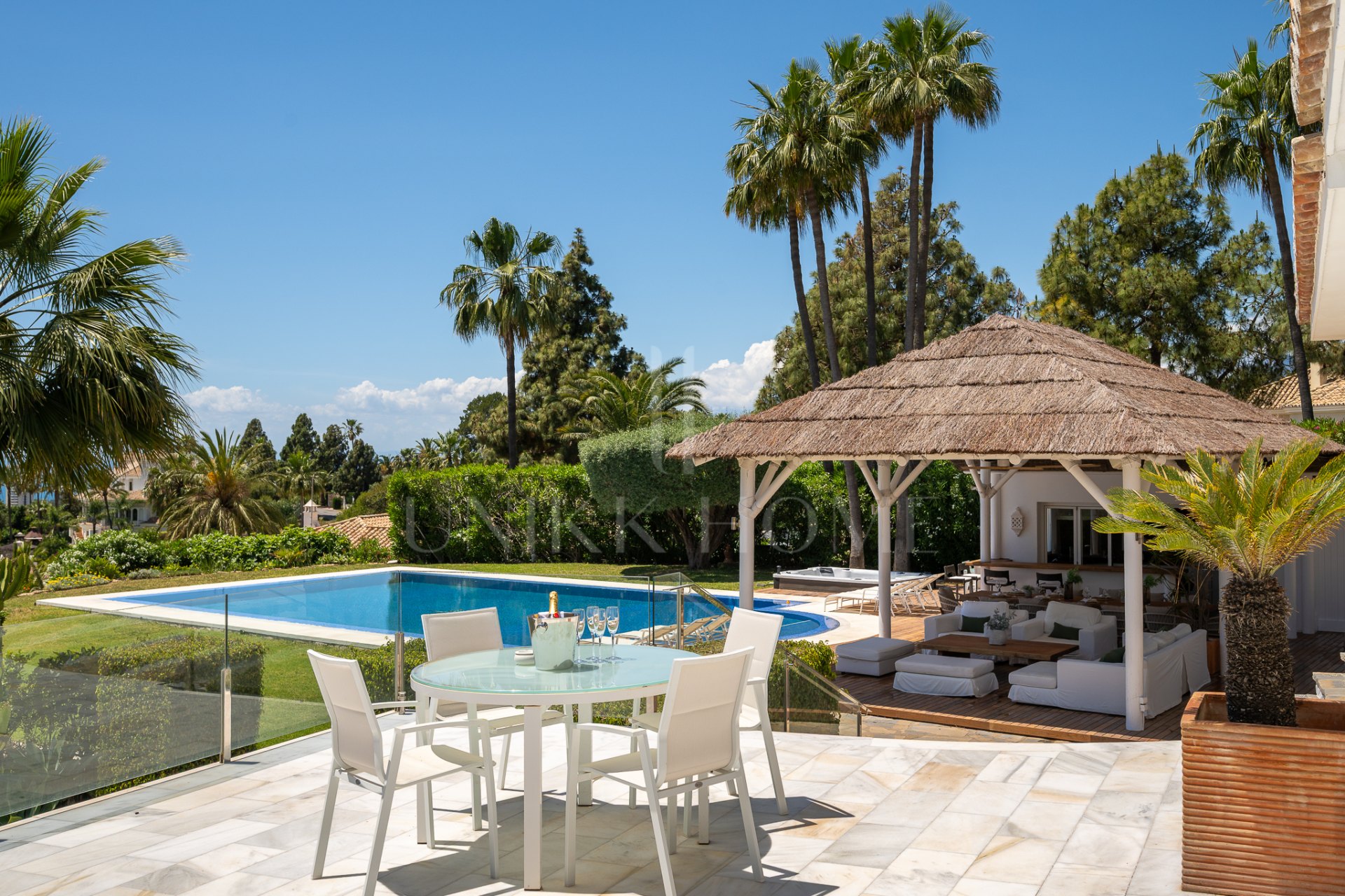 Elegante Villa Mediterránea en la Prestigiosa Hacienda Las Chapas, Marbella, con Licencia Turística en Vigor