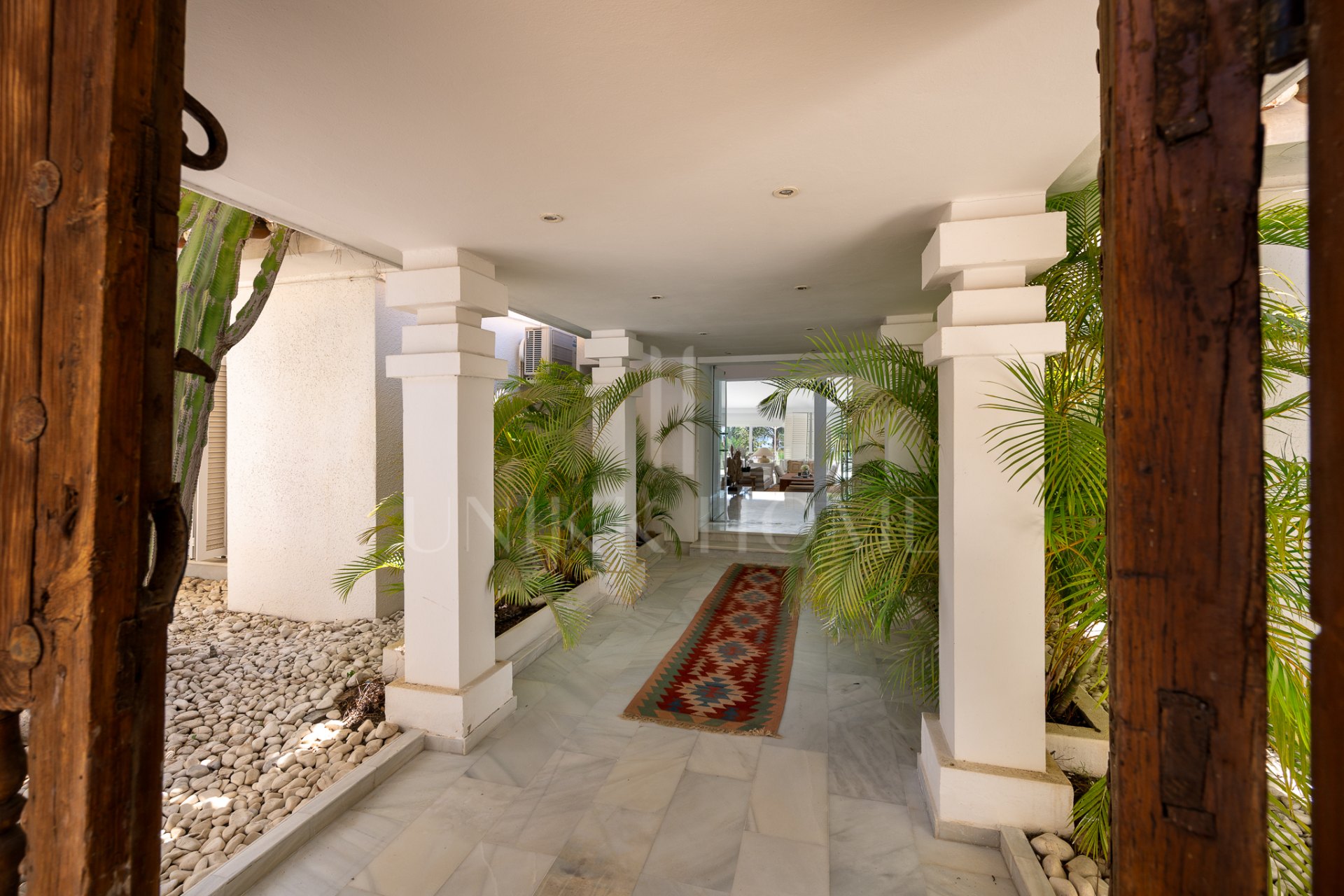 Elegante Villa Mediterránea en la Prestigiosa Hacienda Las Chapas, Marbella, con Licencia Turística en Vigor