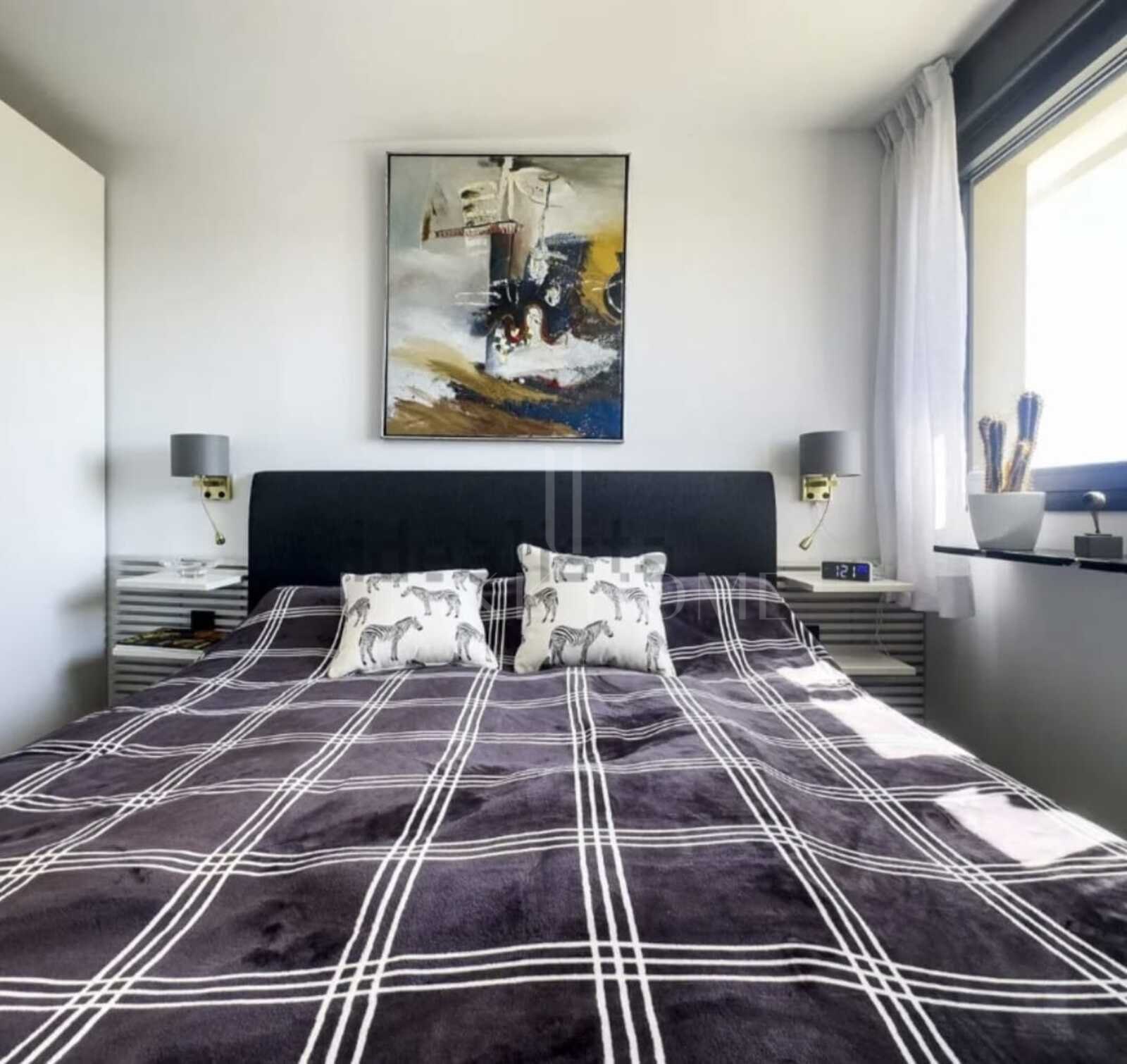 Ático de lujo con vistas panorámicas al mar y la montaña en el centro de Estepona