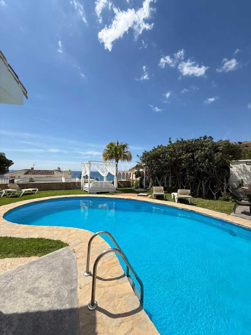 Villa en venta en Benalmadena