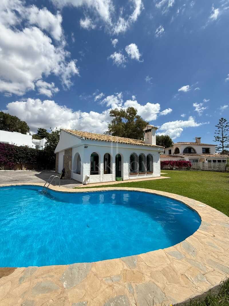Villa en venta en Benalmadena