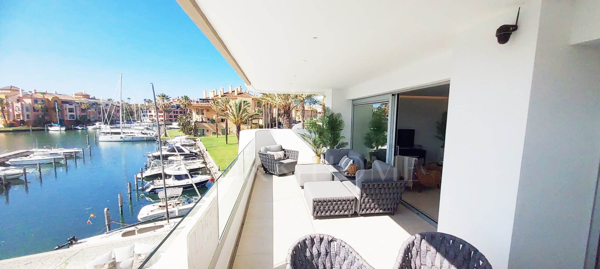 Spectacular apartment in Pier 1, Sotogrande marina