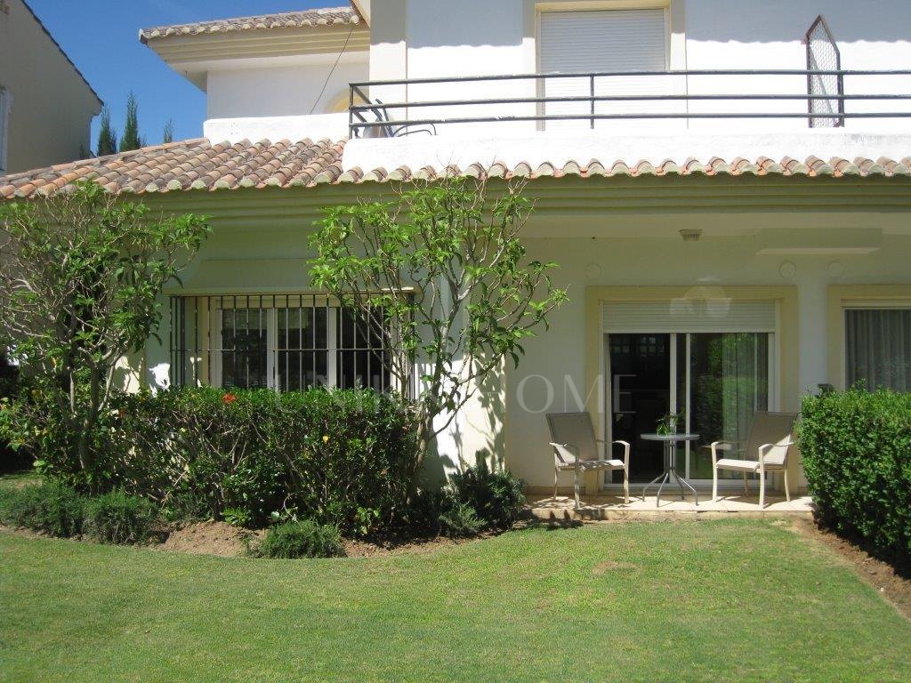 Nice townhouse in San Roque club.