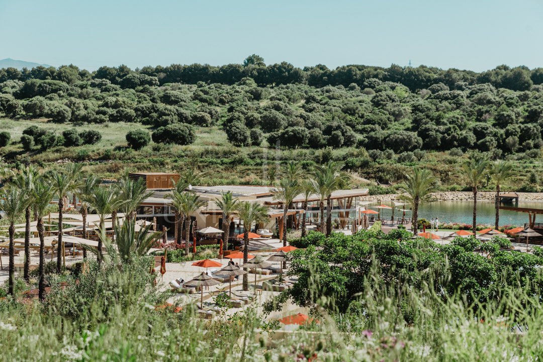 Nice townhouse in San Roque club.