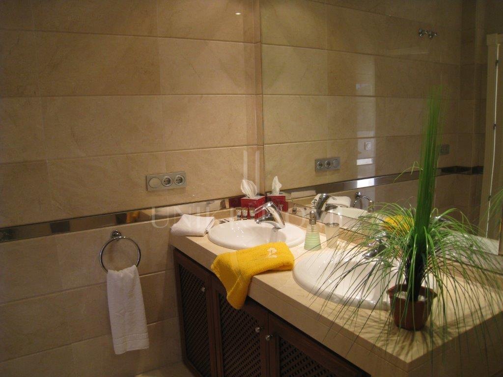 Nice townhouse in San Roque club.