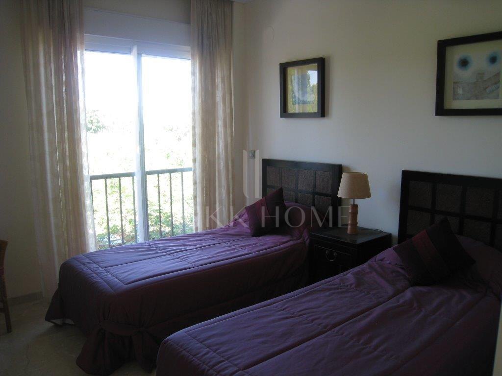 Nice townhouse in San Roque club.