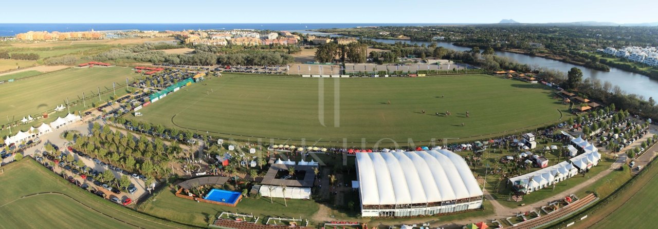 Nice townhouse in San Roque club.