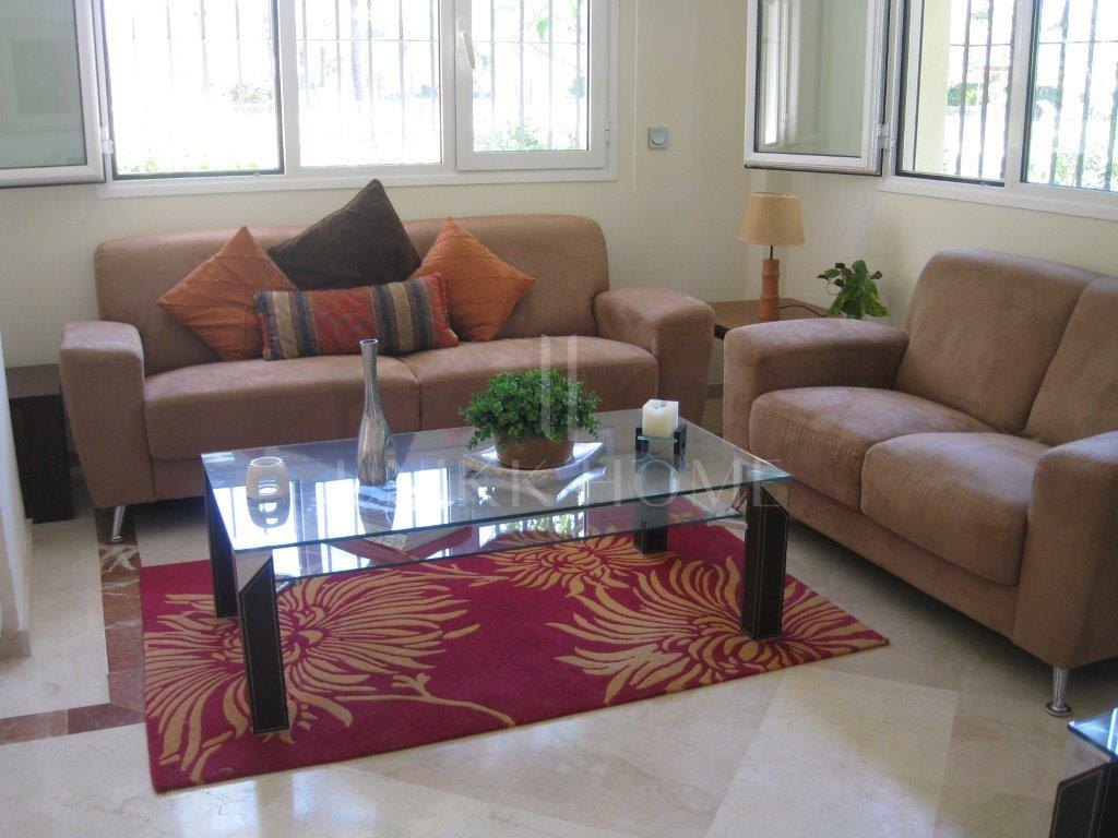 Nice townhouse in San Roque club.