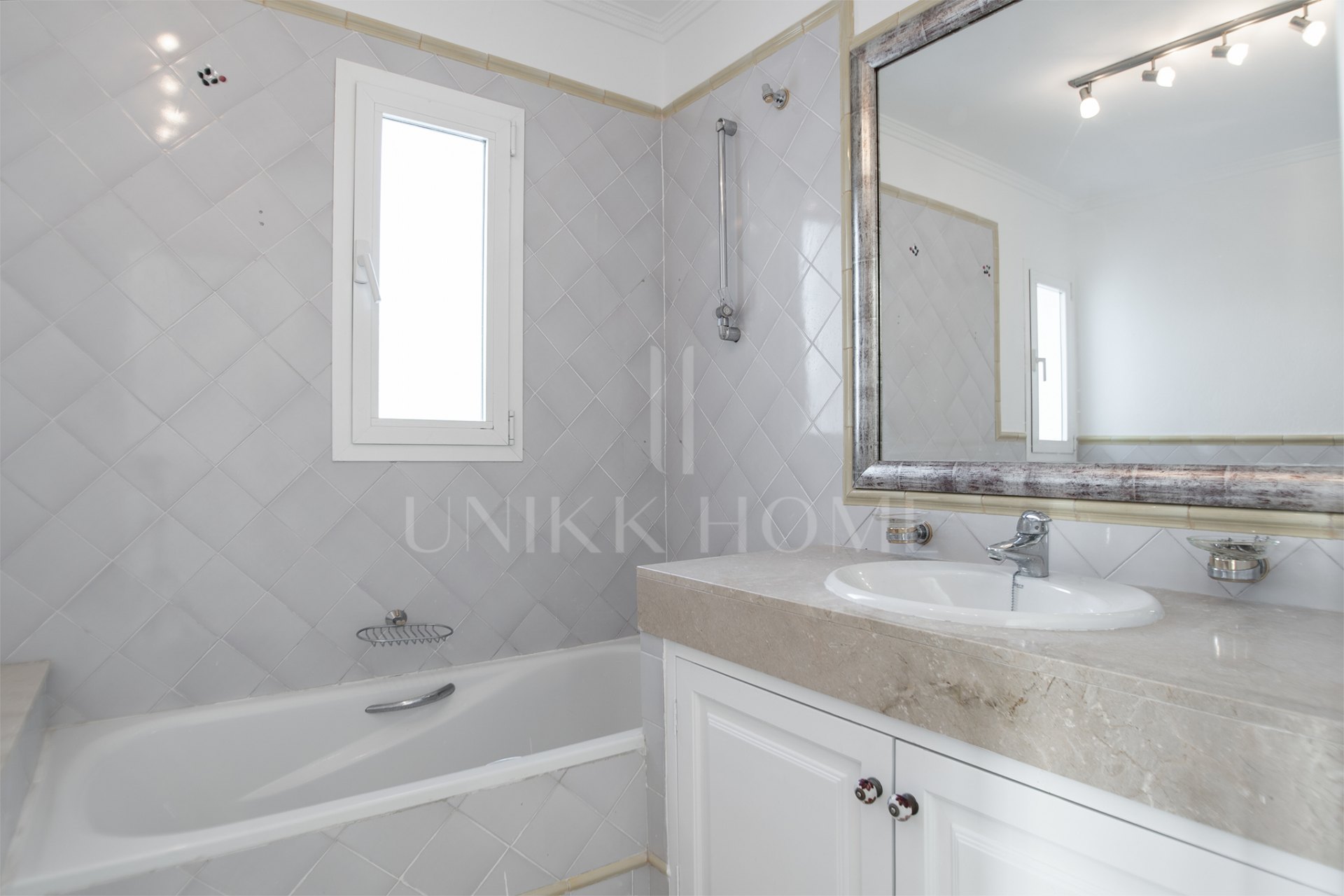 Villa en venta en Los Naranjos Golf, Nueva Andalucia