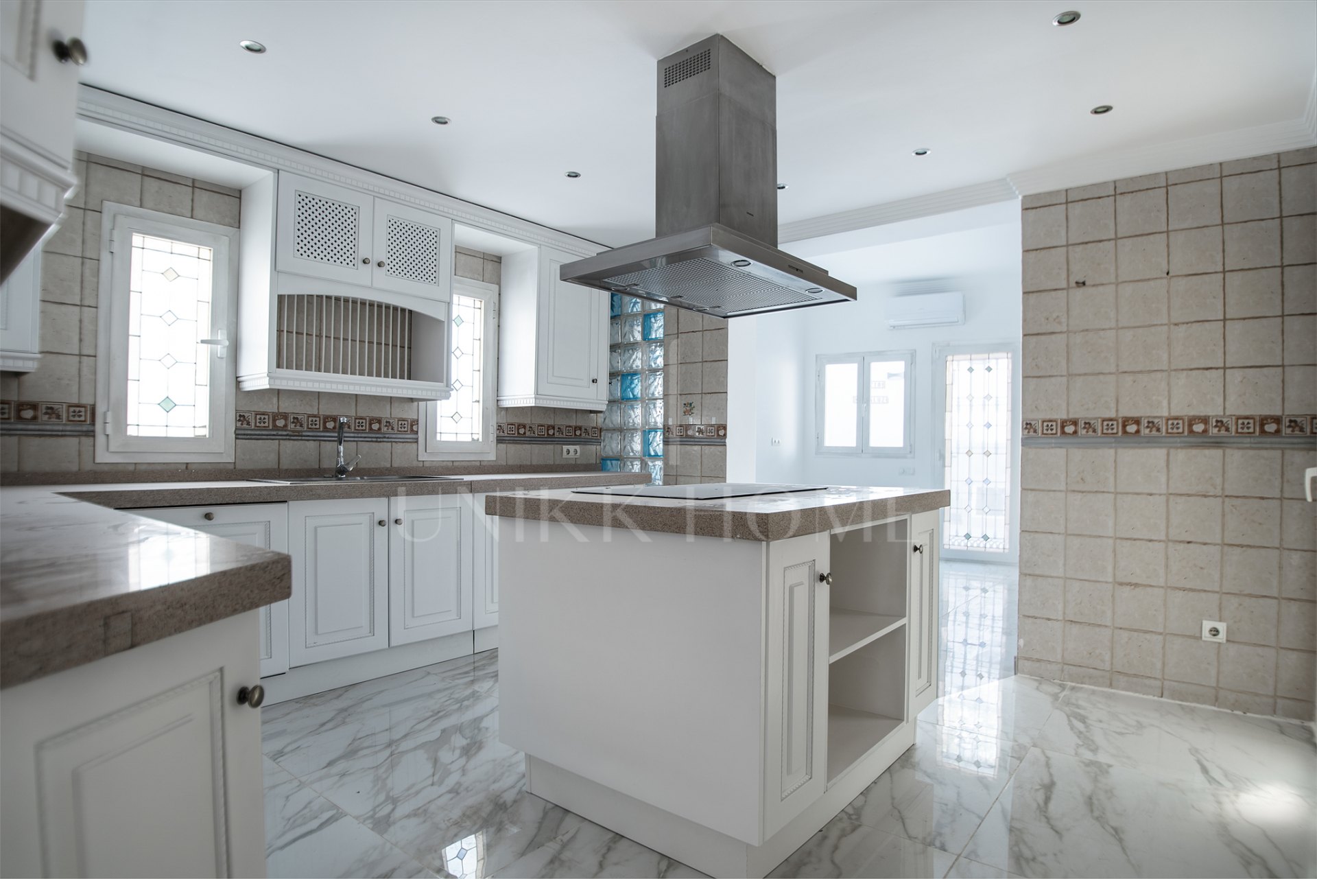 Villa en venta en Los Naranjos Golf, Nueva Andalucia