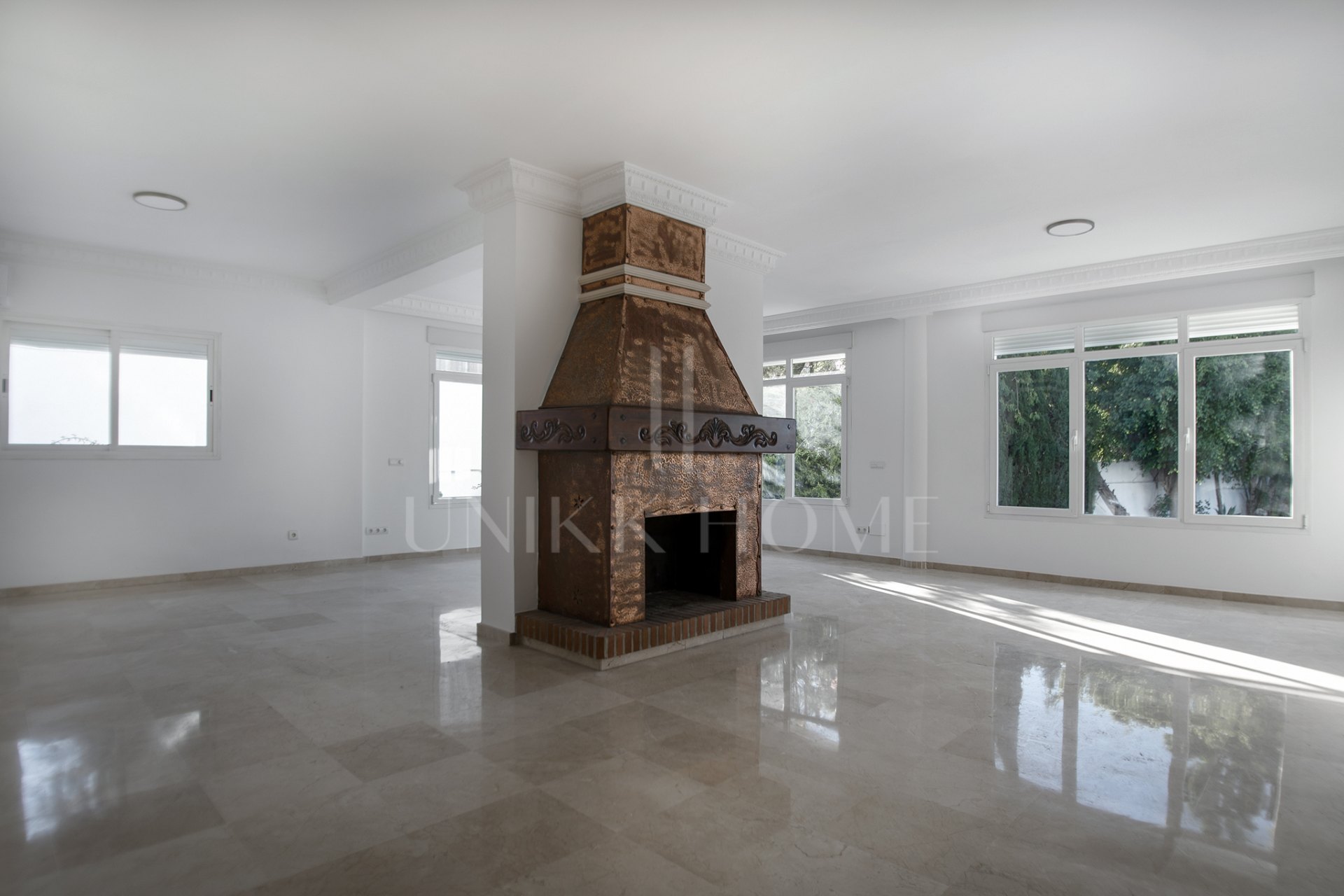 Villa en venta en Los Naranjos Golf, Nueva Andalucia
