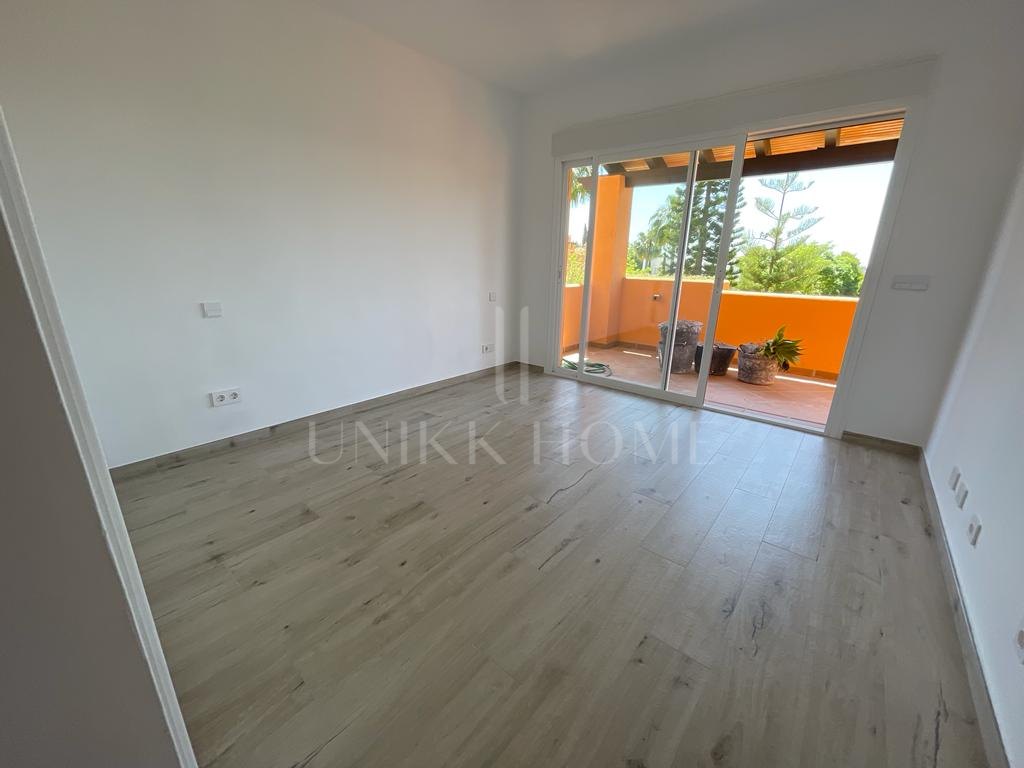 Adosado en venta en Paraíso Bellevue, Benahavis
