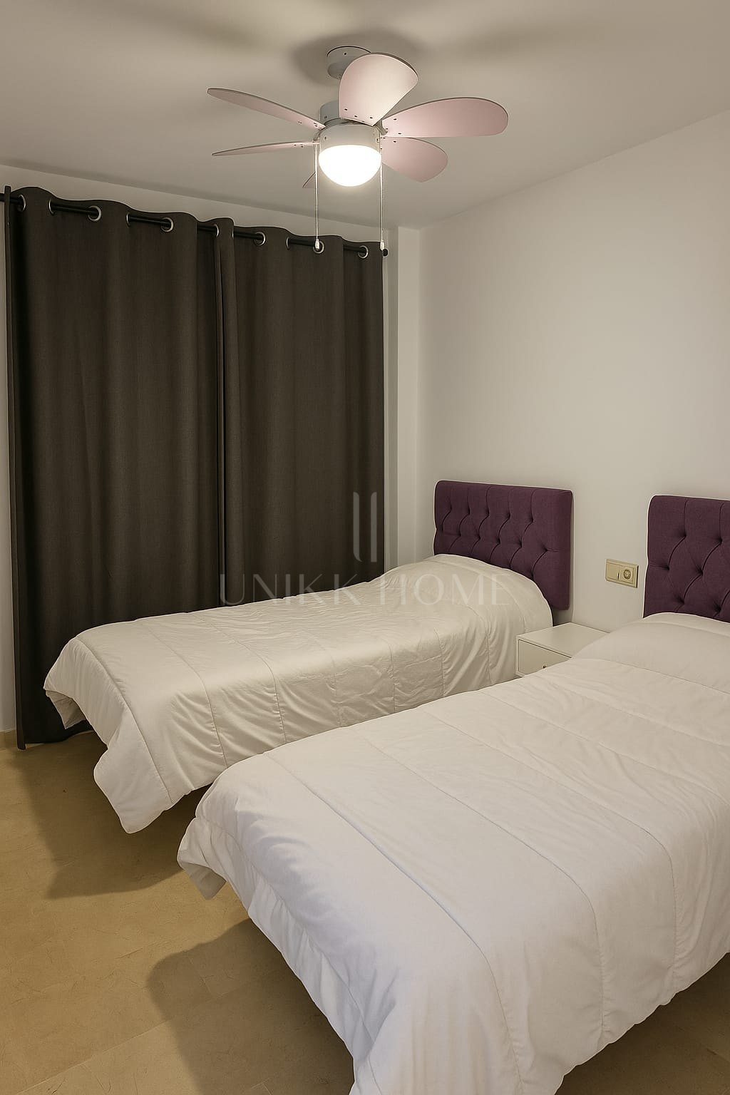 Adosado totalmente renovado con potencial de expansión en Riviera Beach, Cancelada