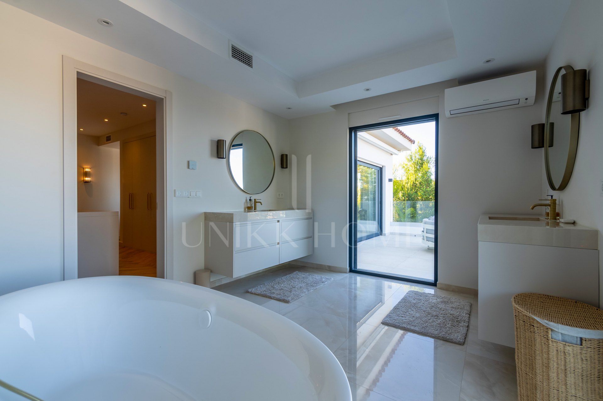 Villa for sale in Artola, Marbella