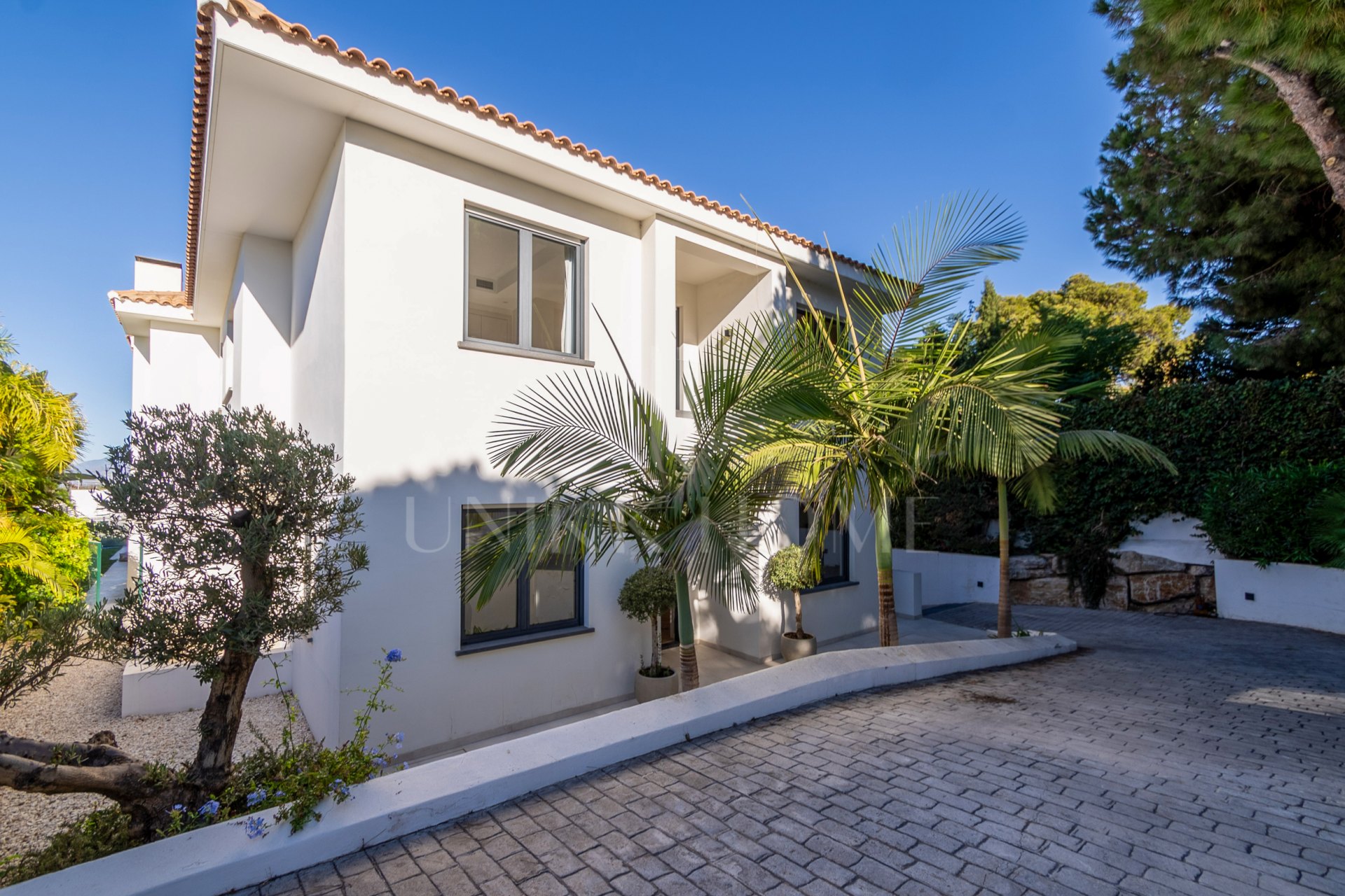 Villa for sale in Artola, Marbella