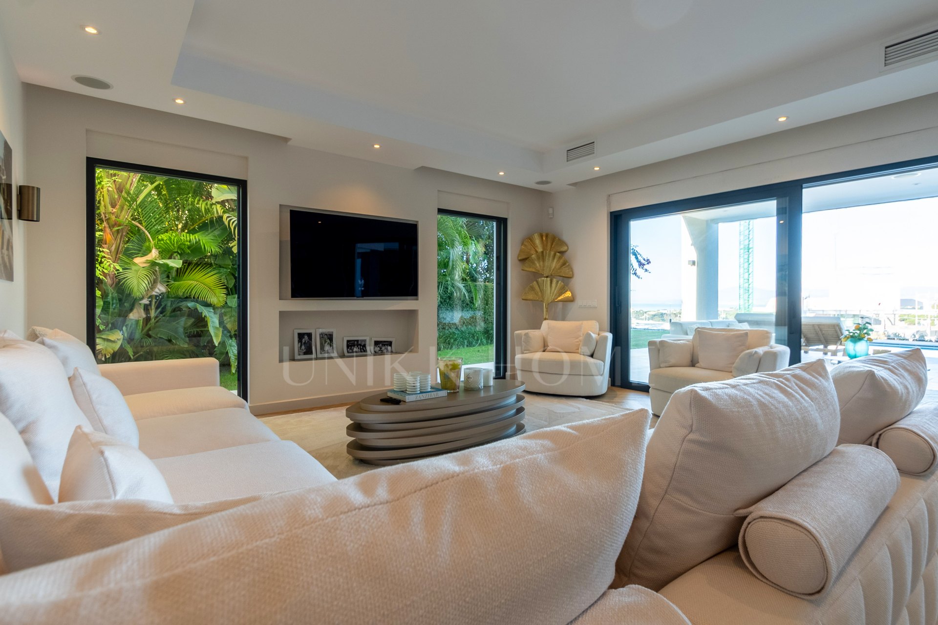 Villa for sale in Artola, Marbella