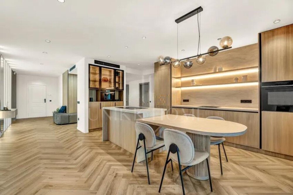 Sophisticated Ground-Floor Residence in Magna Marbella