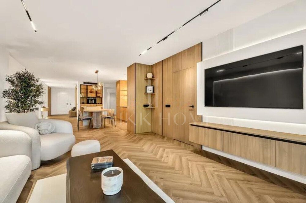 Sophisticated Ground-Floor Residence in Magna Marbella