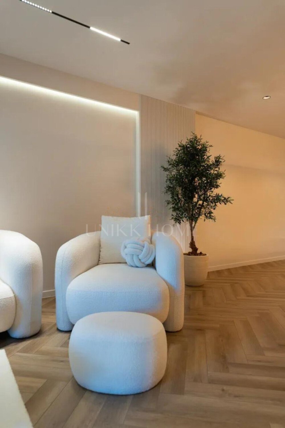 Sophisticated Ground-Floor Residence in Magna Marbella