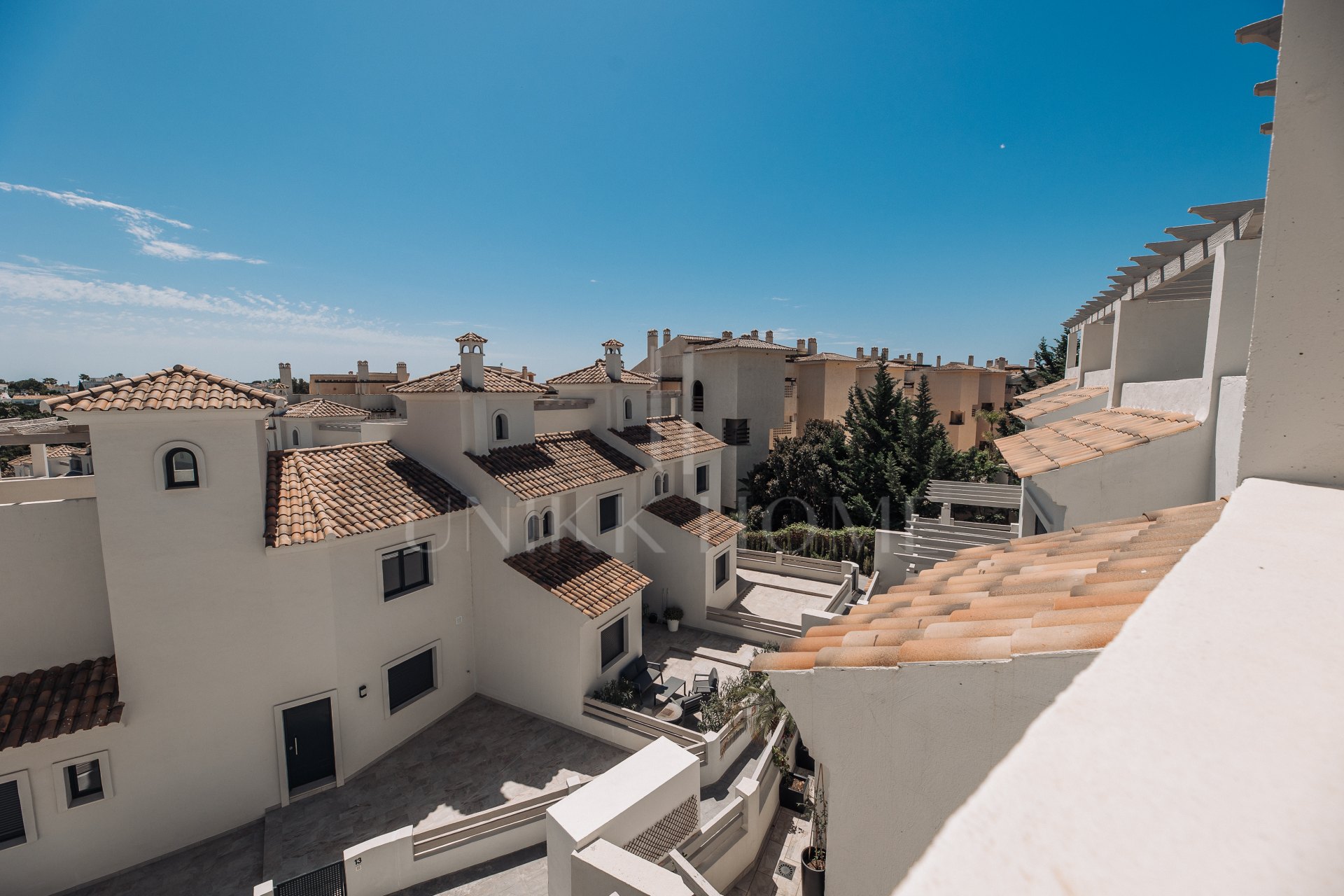 DE OCTUBRE!!!! Exclusiva adosada de lujo en Agra Residencial, Estepona Este