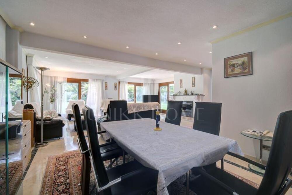 Elegante villa en una parcela de 2.000 m² a tan solo unos pasos de la playa | Nueva Milla de Oro