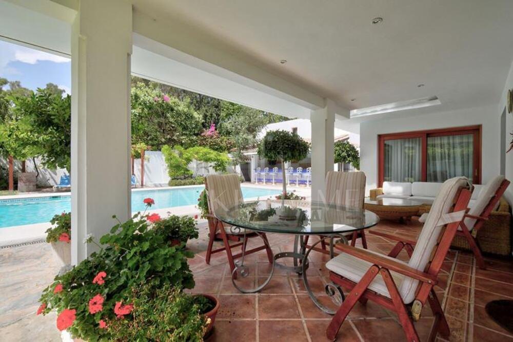 Elegante villa en una parcela de 2.000 m² a tan solo unos pasos de la playa | Nueva Milla de Oro