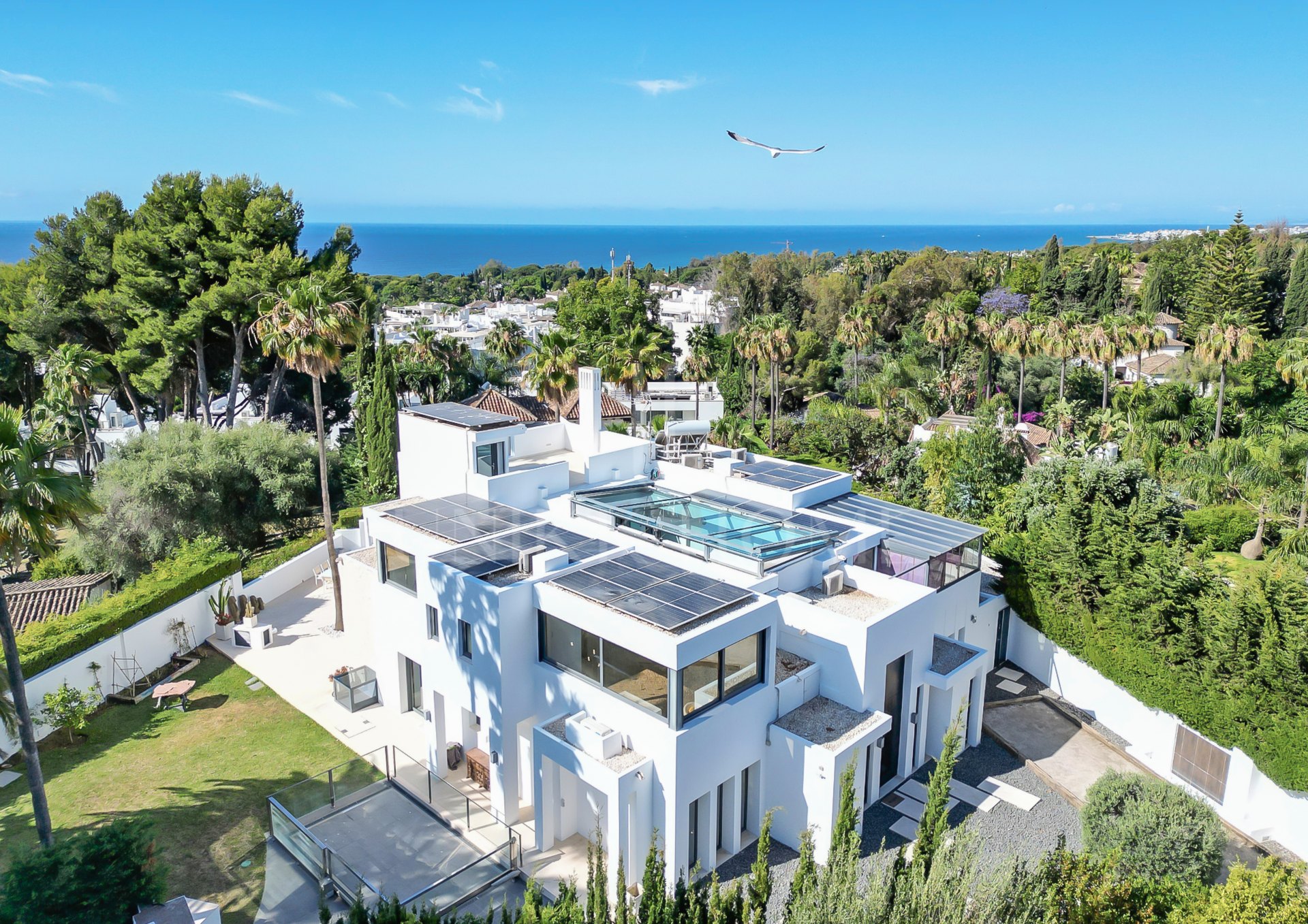 Villa de lujo con vistas al mar en La Carolina, Milla de Oro de Marbella
