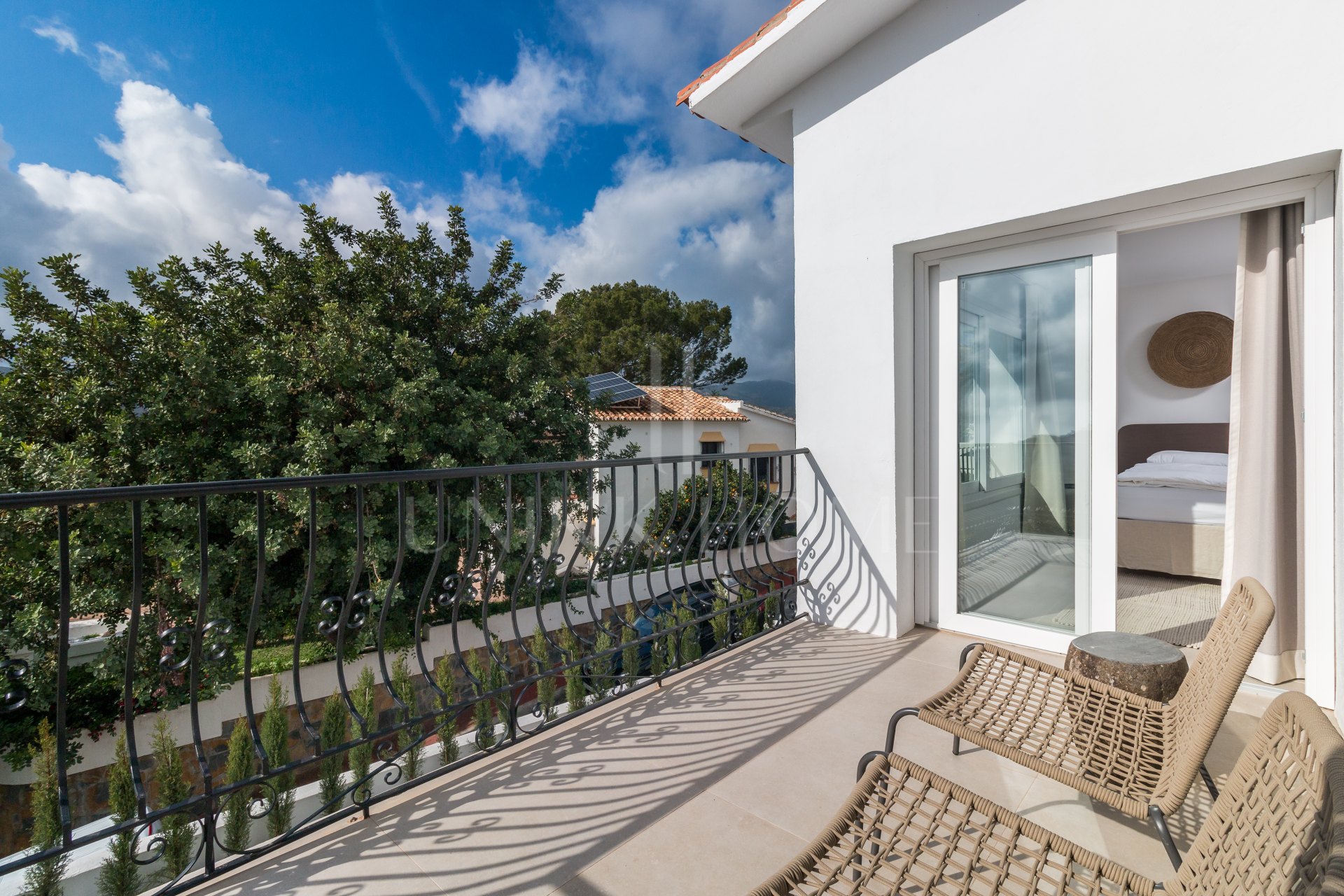 Exquisita Villa Pareada con Vistas Panorámicas al Lago y al Mar en Cerros del Lago, Istán