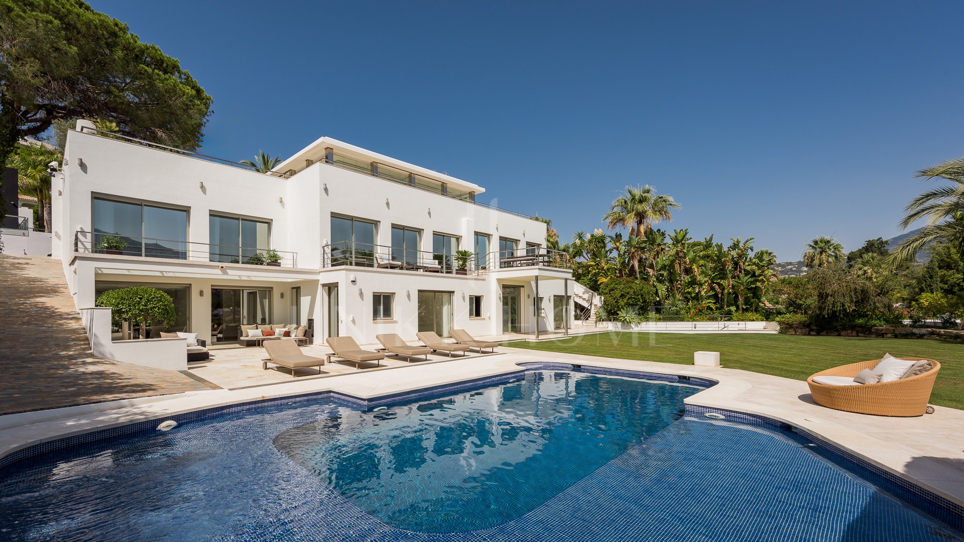 Luxury villa for sale in Las Brisas, Nueva Andalucia, Marbella