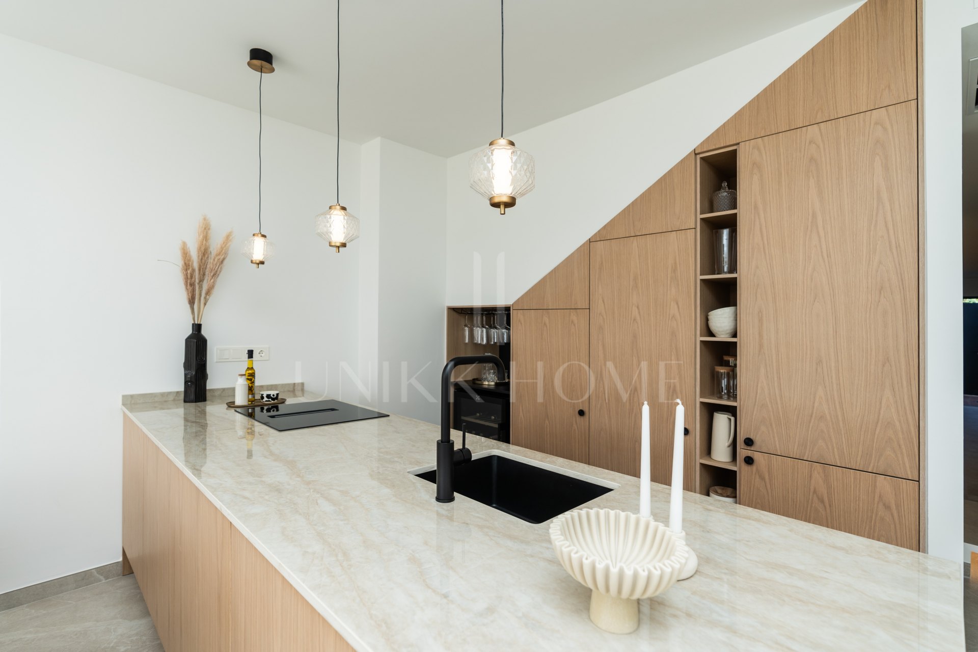 Casa Preciosa, 4 dormitorios, renovada, en el Valle del Golf de Nueva Andalucia