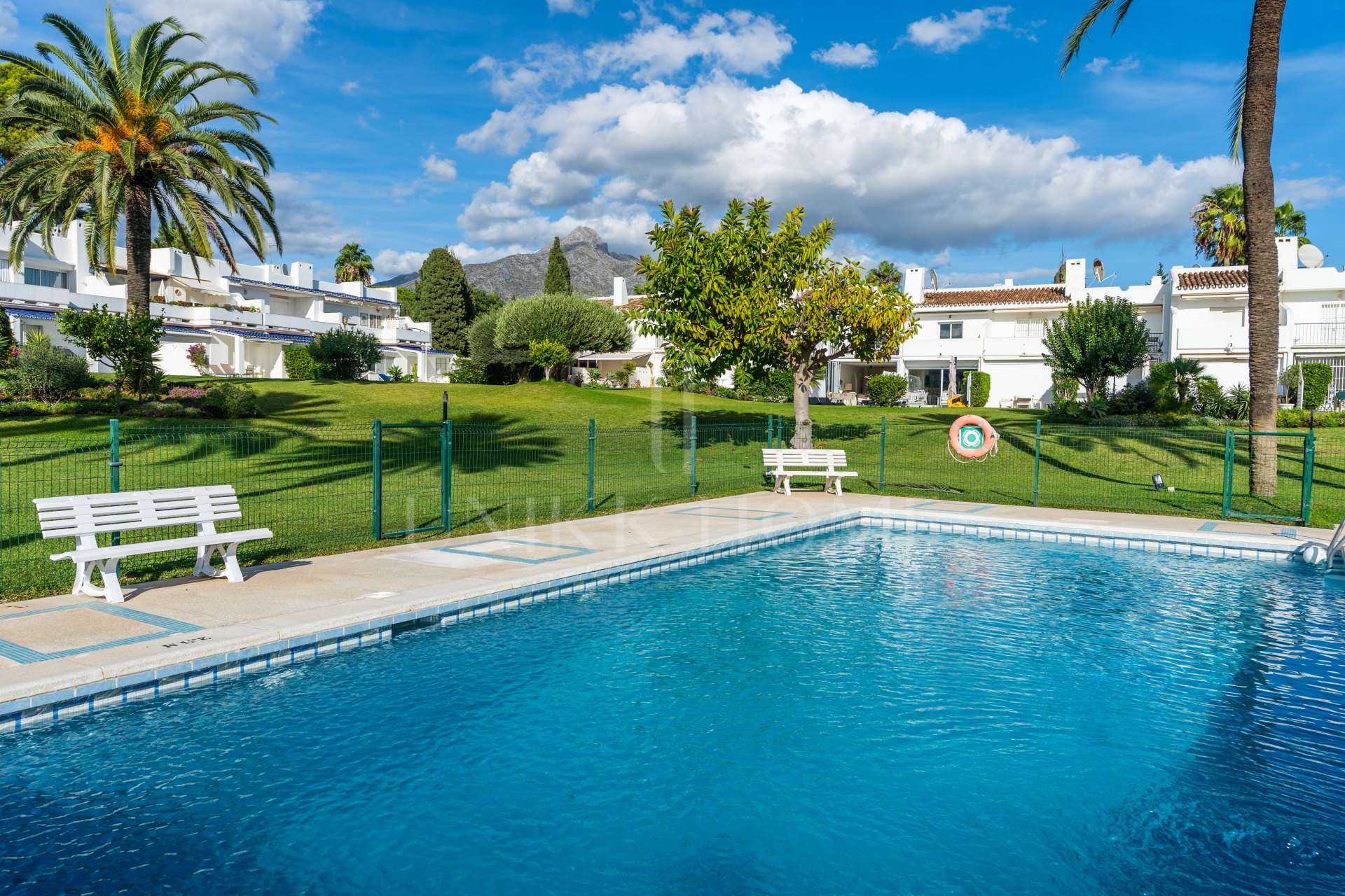 Casa Preciosa, 4 dormitorios, renovada, en el Valle del Golf de Nueva Andalucia