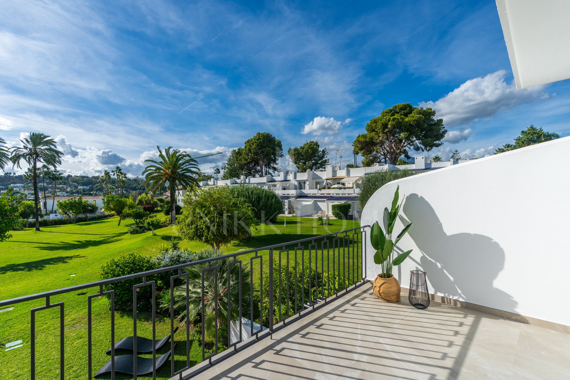 Casa Preciosa, 4 dormitorios, renovada, en el Valle del Golf de Nueva Andalucia