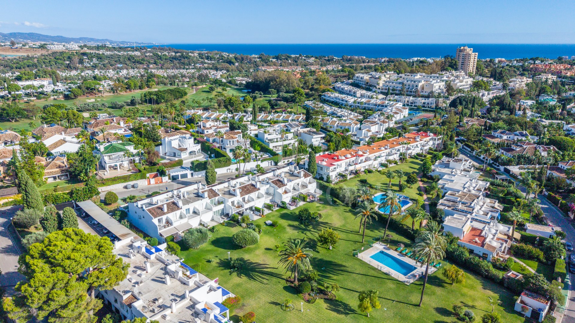 Casa Preciosa, 4 dormitorios, renovada, en el Valle del Golf de Nueva Andalucia