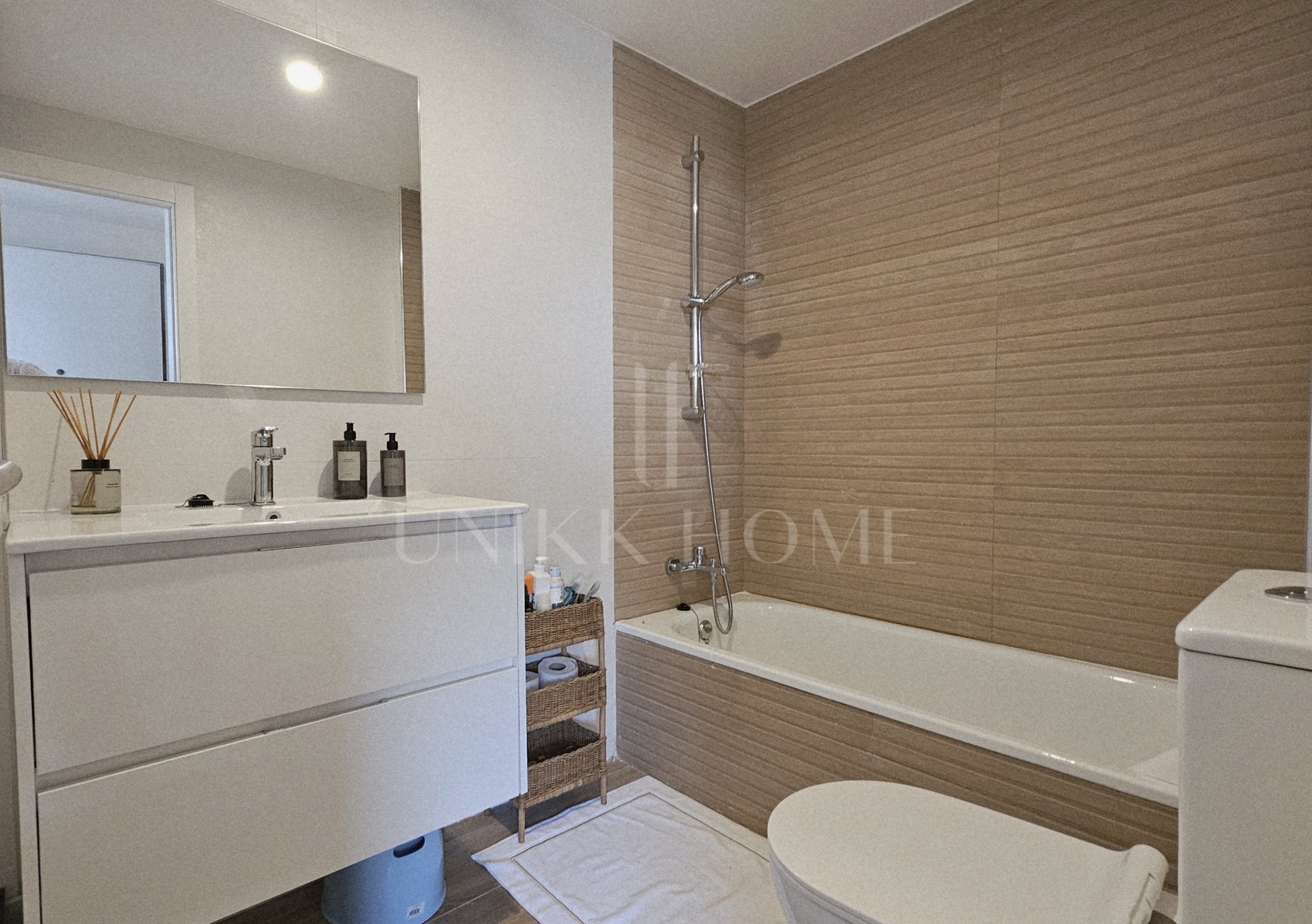 Modern 2-Bed Apartment in Doña Julia Golf Resort, Casares Costa – Beautiful Sea and mountain Views