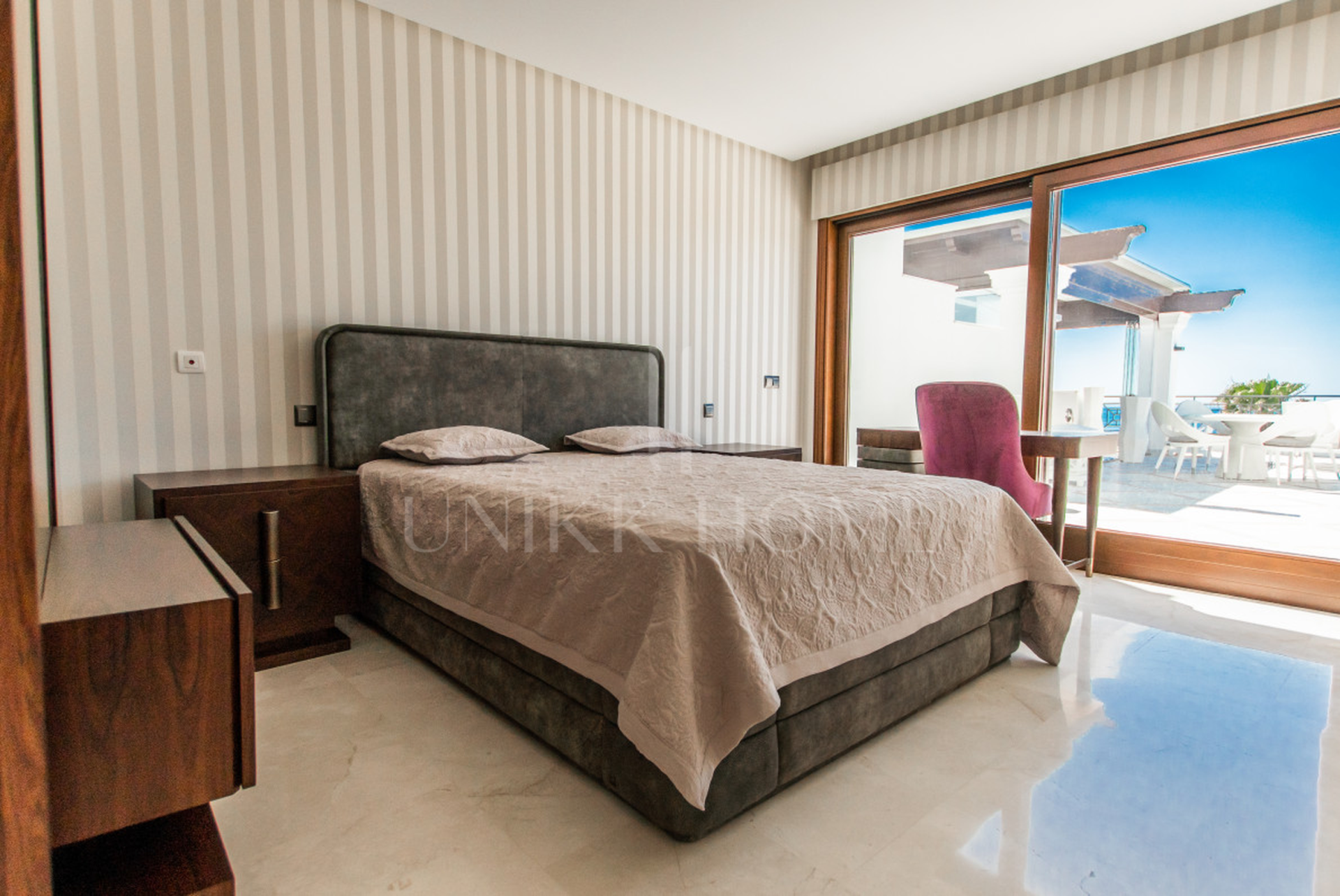 Estepona – Ático Dúplex de Lujo con Solárium Privado y Vistas Panorámicas al Mar