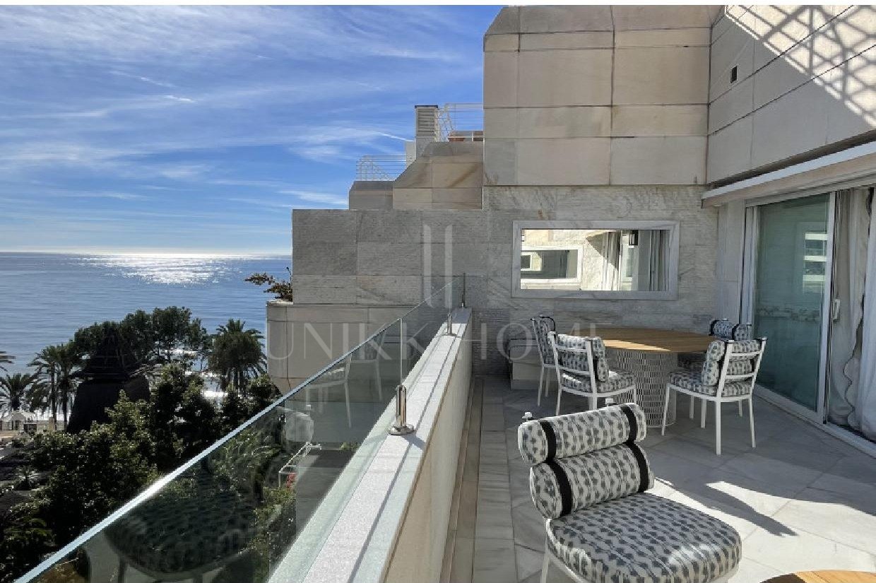 Stunning Duplex Penthouse with Private Pool – Marina Mariola, Marbella