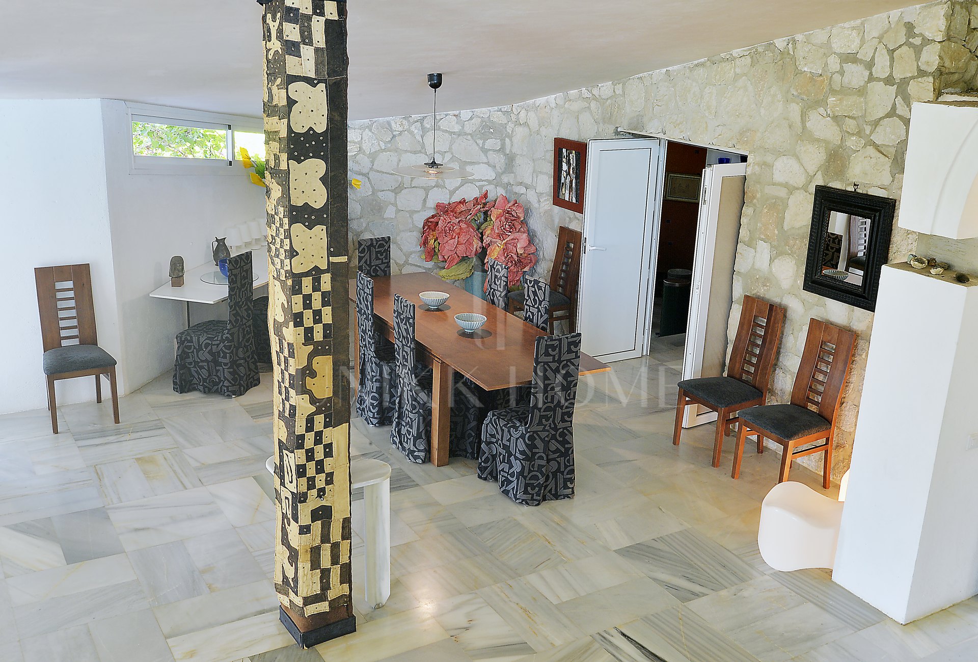 INVESTMENT OPORTUNITY-Villa designed by well-known architects with panoramic sea- and mountain view in Marbella
