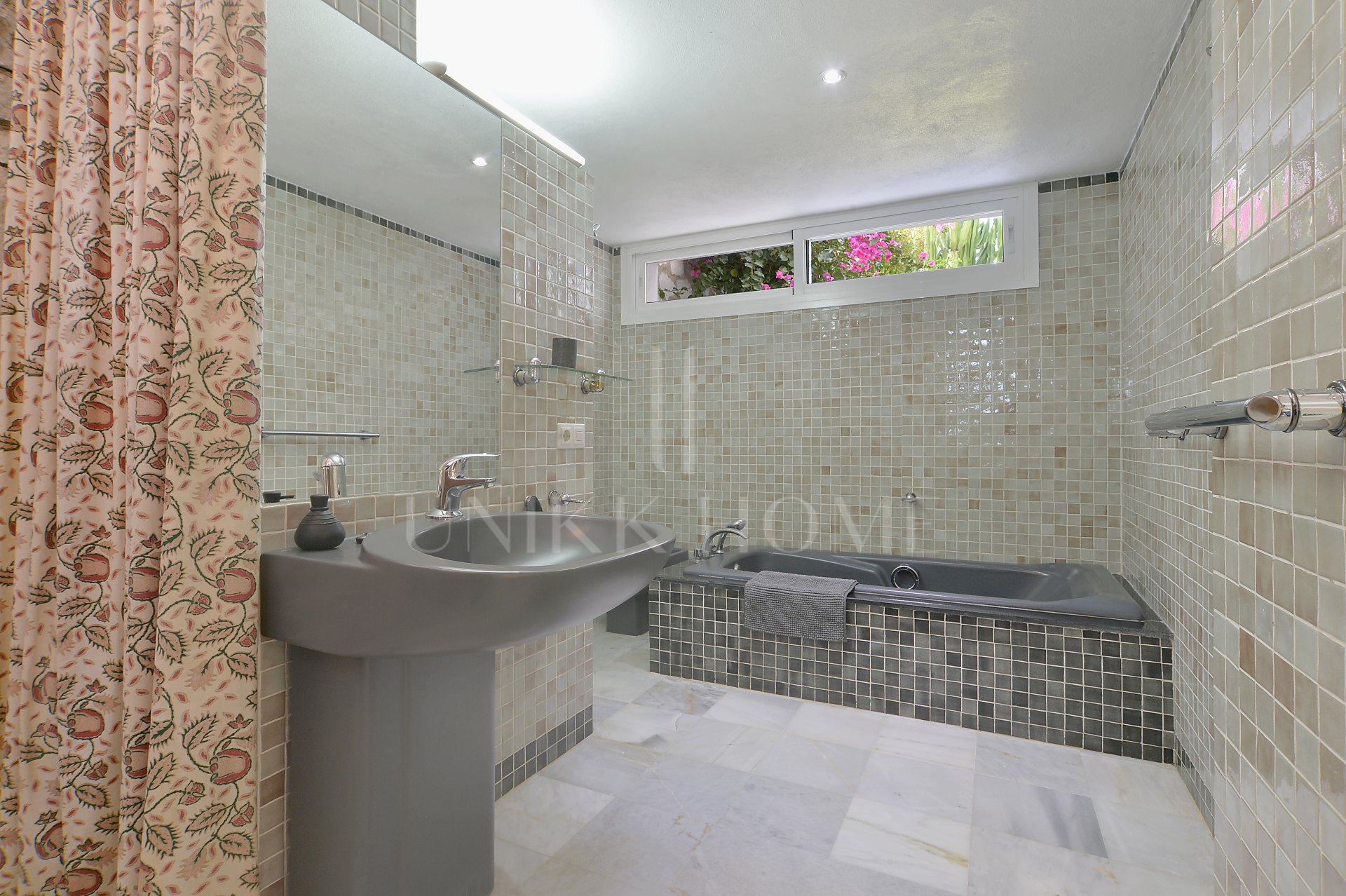 INVESTMENT OPORTUNITY-Villa designed by well-known architects with panoramic sea- and mountain view in Marbella