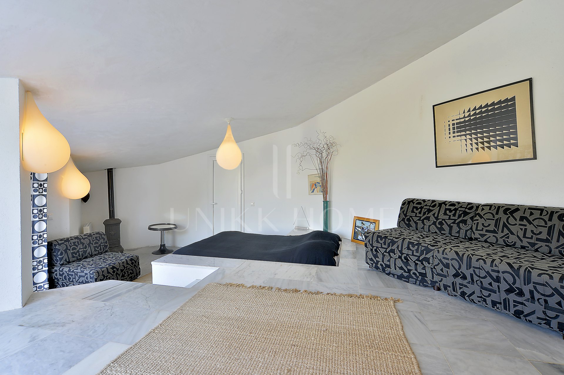 INVESTMENT OPORTUNITY-Villa designed by well-known architects with panoramic sea- and mountain view in Marbella