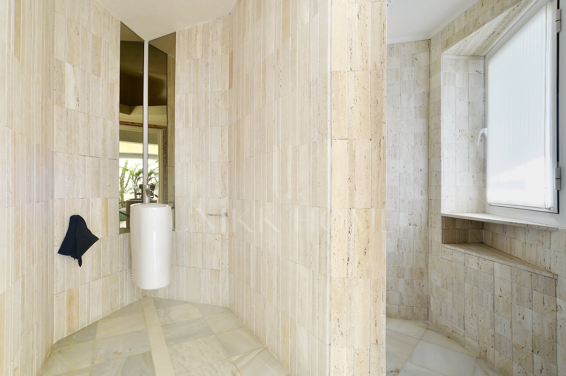 INVESTMENT OPORTUNITY-Villa designed by well-known architects with panoramic sea- and mountain view in Marbella