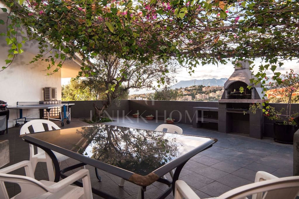 INVESTMENT OPORTUNITY-Villa designed by well-known architects with panoramic sea- and mountain view in Marbella