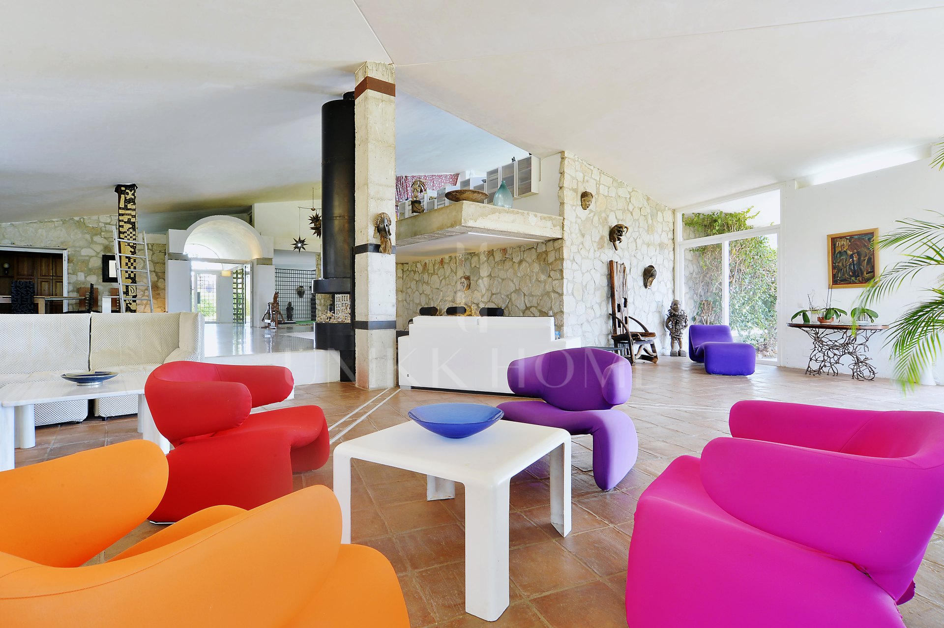 INVESTMENT OPORTUNITY-Villa designed by well-known architects with panoramic sea- and mountain view in Marbella