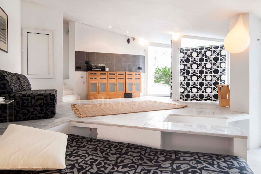 INVESTMENT OPORTUNITY-Villa designed by well-known architects with panoramic sea- and mountain view in Marbella