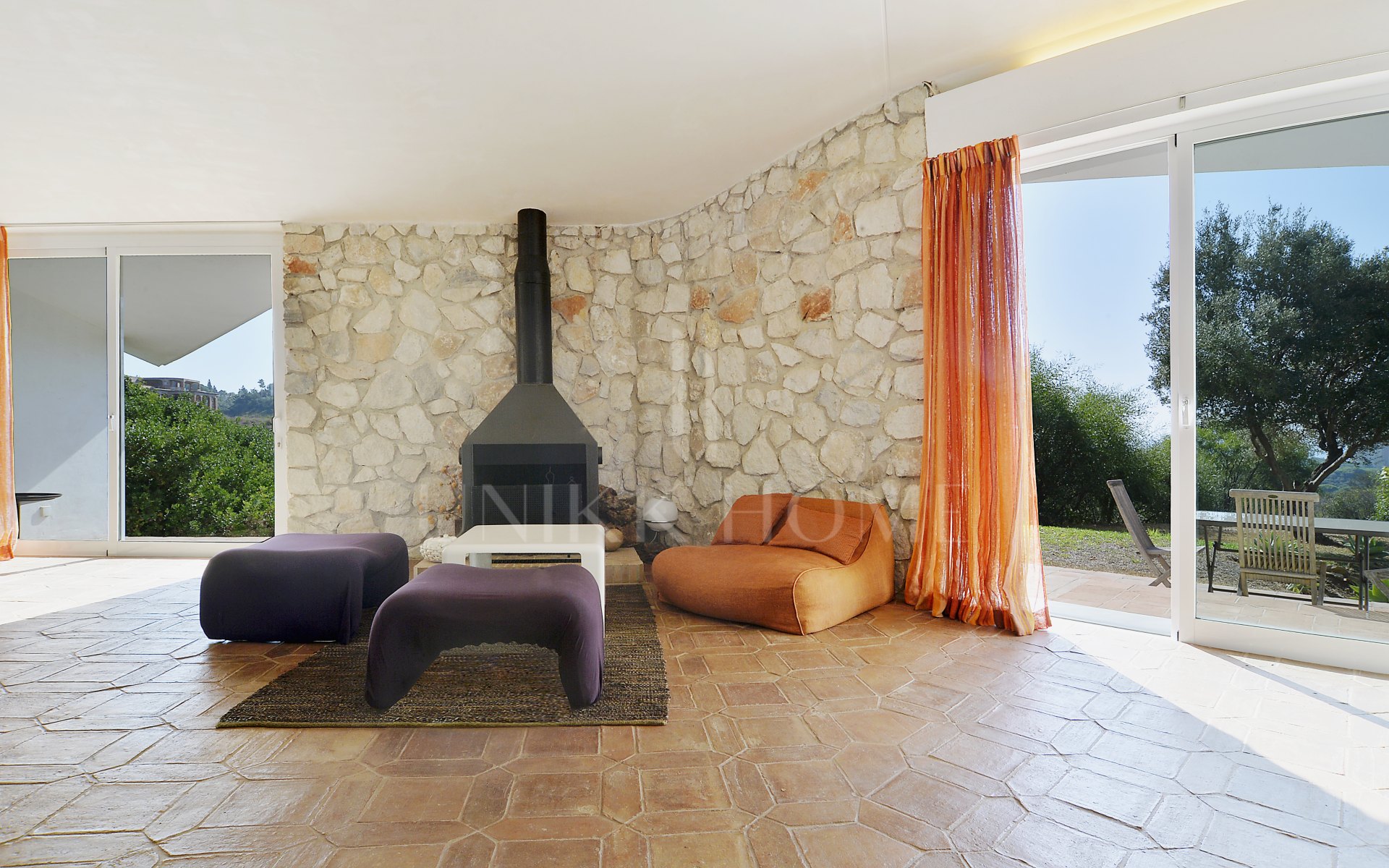 INVESTMENT OPORTUNITY-Villa designed by well-known architects with panoramic sea- and mountain view in Marbella