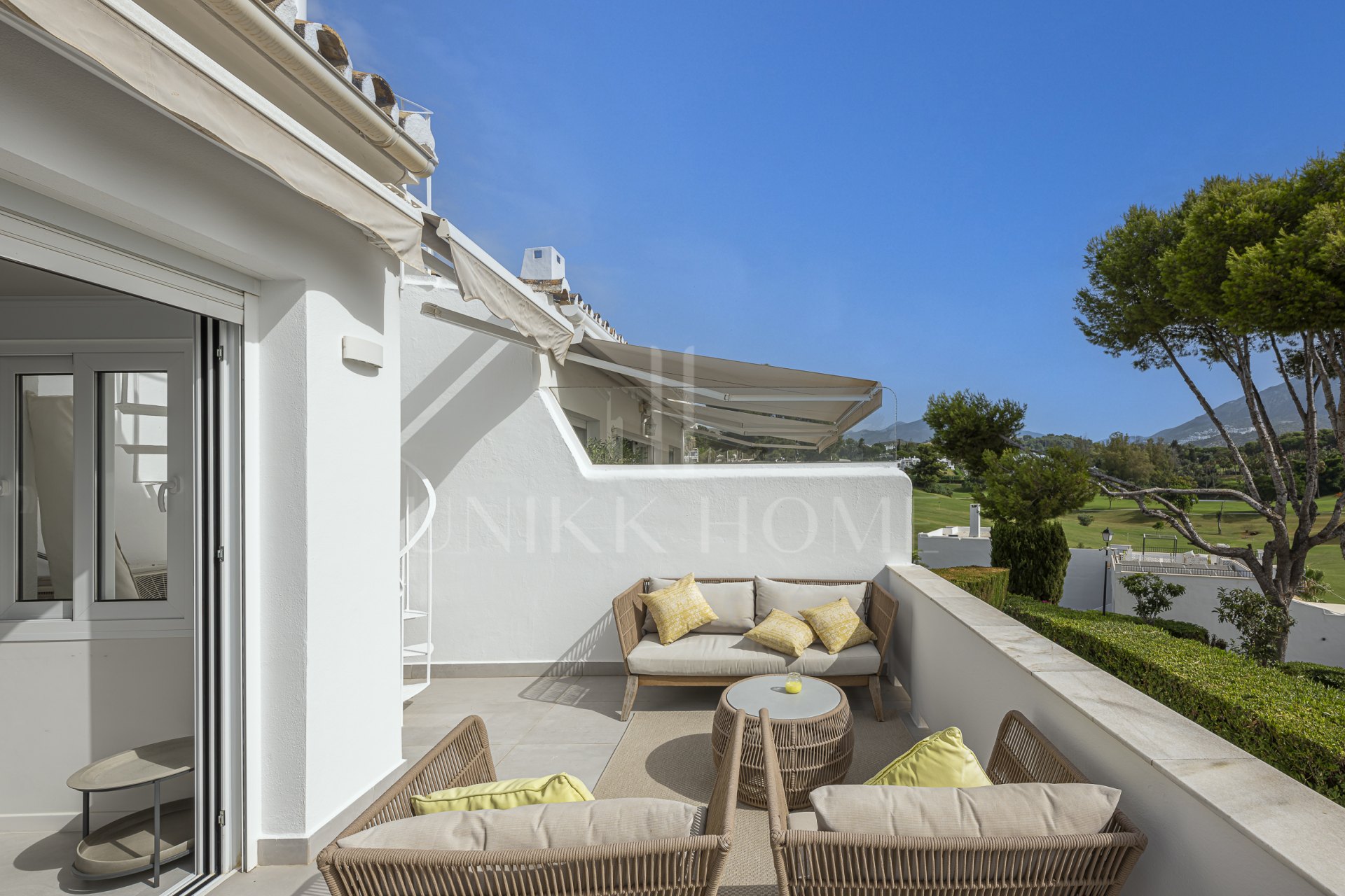 Casa adosada reformada, primera línea Aloha Golf, vistas al mar, Azahara II