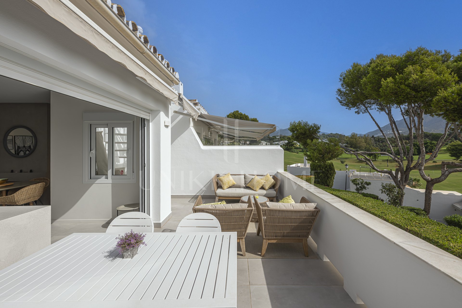 Casa adosada reformada, primera línea Aloha Golf, vistas al mar, Azahara II