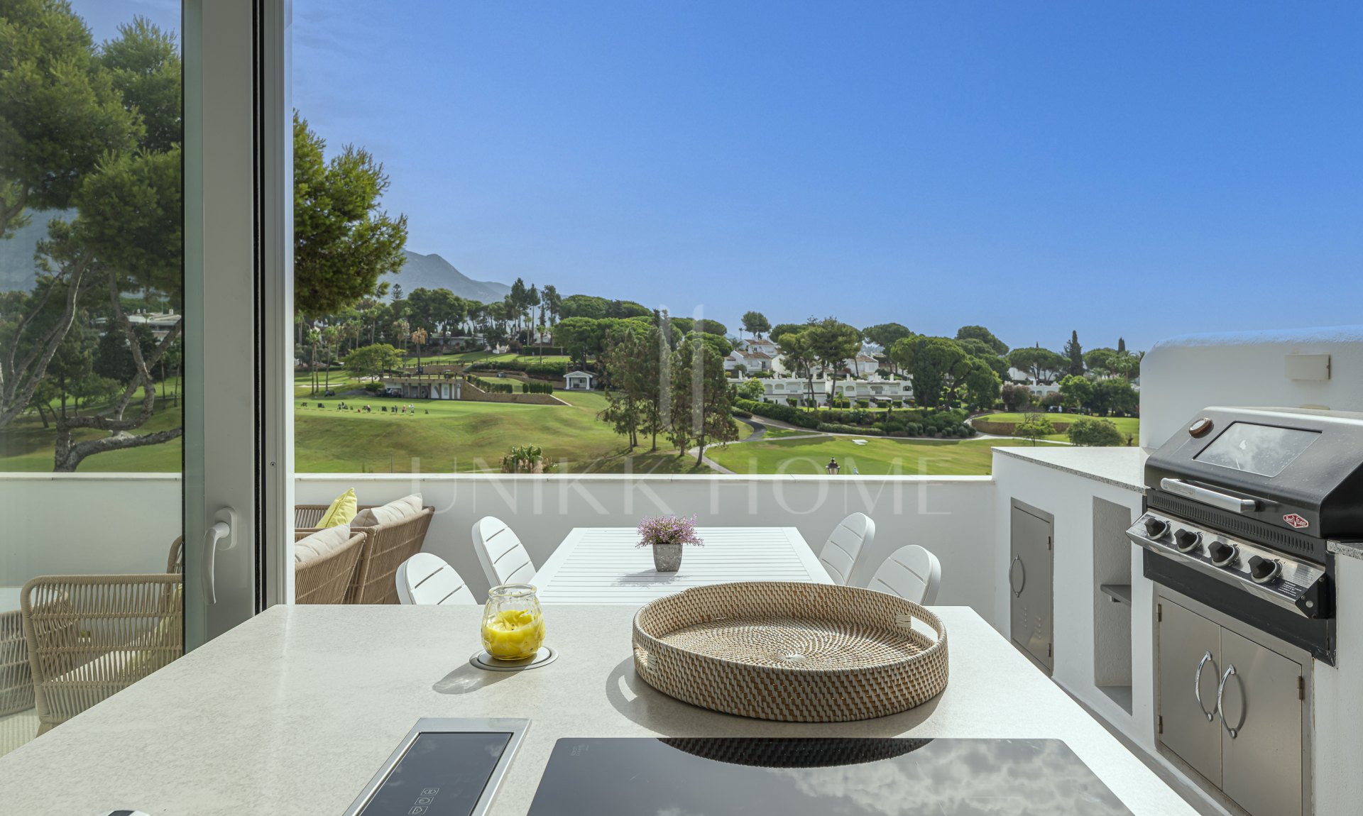 Casa adosada reformada, primera línea Aloha Golf, vistas al mar, Azahara II