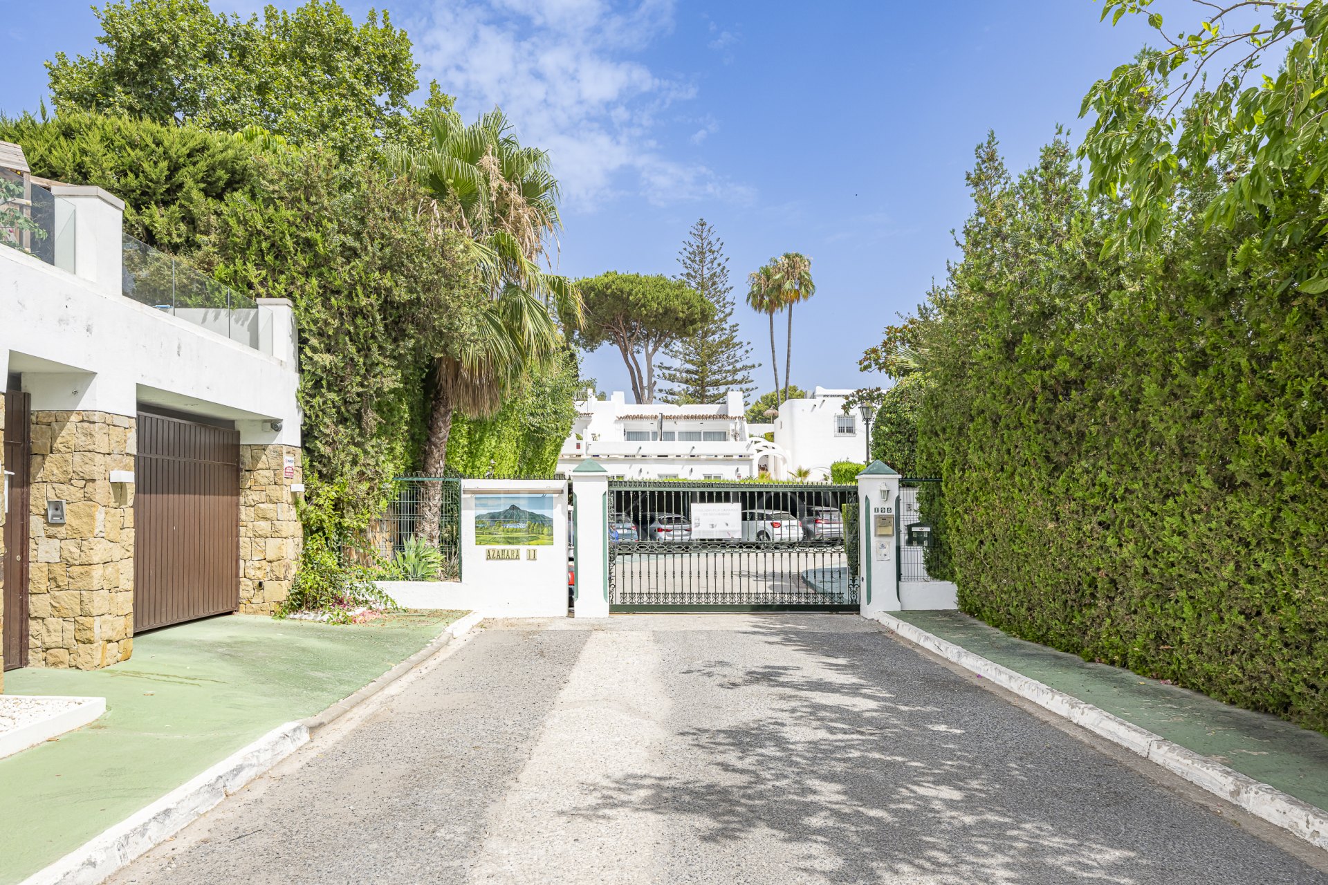 Casa adosada reformada, primera línea Aloha Golf, vistas al mar, Azahara II