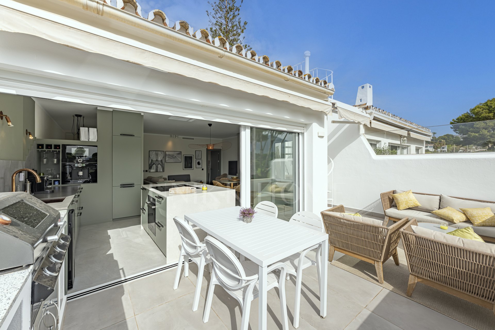 Casa adosada reformada, primera línea Aloha Golf, vistas al mar, Azahara II
